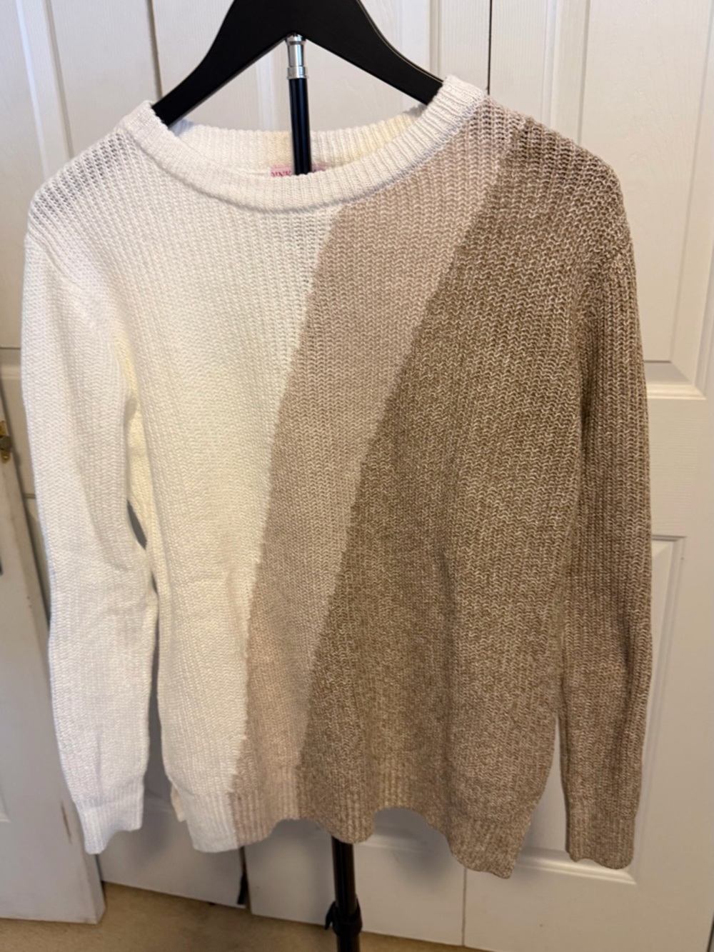 Pink Lily Diagonal Colorblock Crewneck Sweater in White, Beige and Taupe